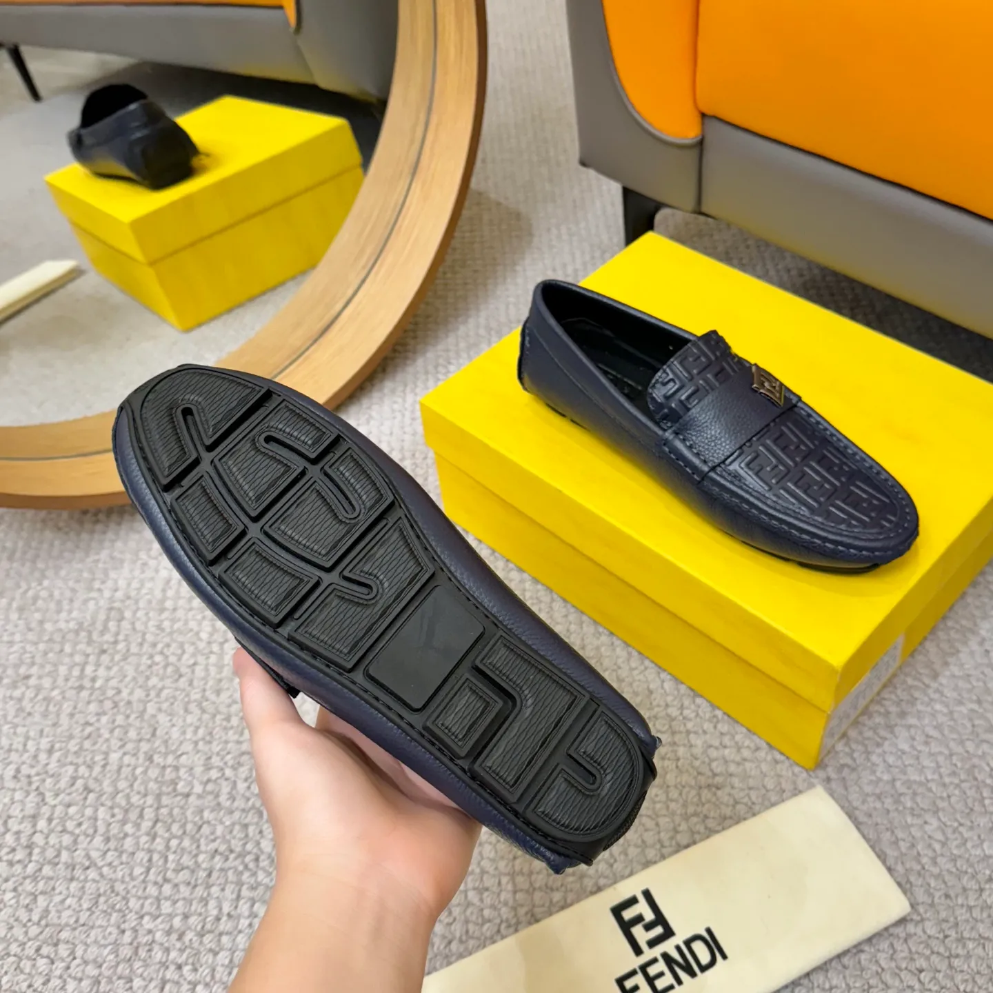 Men's shoes 💰420 [FENDI Fendi] 2⃣️0⃣️2⃣️5️⃣New Milan men's fashion lazy catwalk style ✅ fashionable casual beanie shoes, imported calfskin fabric, super smooth texture, sweat-absorbent and breathable, (sheepskin lining). Metal LOGO on the shoe body, Medusa avatar, irregular avatar, high-end craftsmanship logo✅ French Loft set foot design style 👟Low-key and elegant, great on-foot effect... Men's shoe size: 38-46 (4-12)